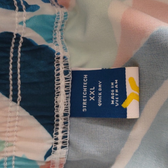 NWT Old Navy XXL Geo Print Stretch Tech Quick Dry Shorts - Picture 5 of 16